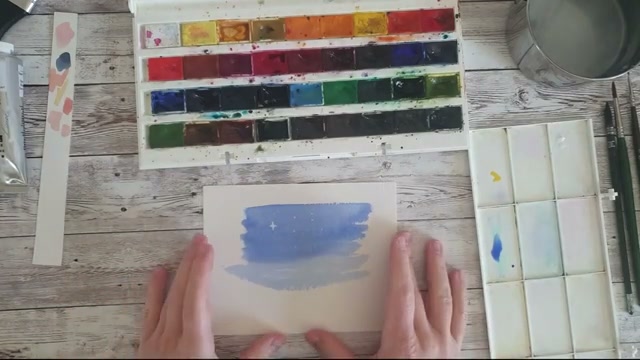 L'artiste s'adresse directement aux débutants en montrant les résultats obtenus, conseillant de commencer par la gouache ou le stylo blanc pour réussir ses compositions plus facilement