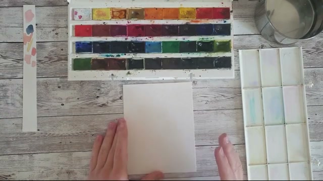L'artiste explique le concept du blanc papier en montrant sa feuille d'aquarelle vierge, illustrant que c'est le papier lui-même qui fournit le blanc