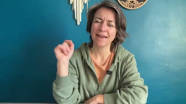 Introduction humoristique comparant l'aquarelle à un chat imprévisible, moment engageant avec la présentatrice face caméra