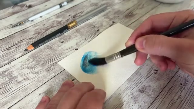 Démonstration d'un croquis au crayon HB sous l'aquarelle, montrant la solution pour éviter les traits trop visibles