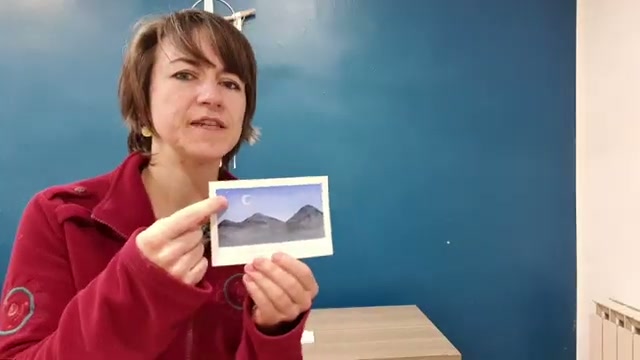 Récapitulatif avec le paysage nocturne terminé visible à l'écran, montrant le dégradé, les montagnes et les étoiles réunis dans l'exercice final
