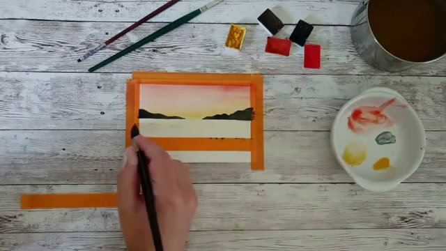 Application de touches de jaune et rouge sur la zone d'eau avec le pinceau à lavis, fusions visibles entre les couleurs rappelant celles du ciel